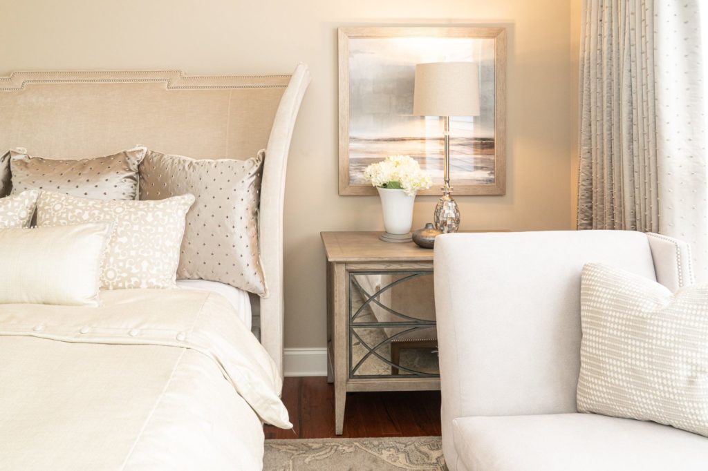Keep your walls and surfaces free of clutter for a relaxing look.