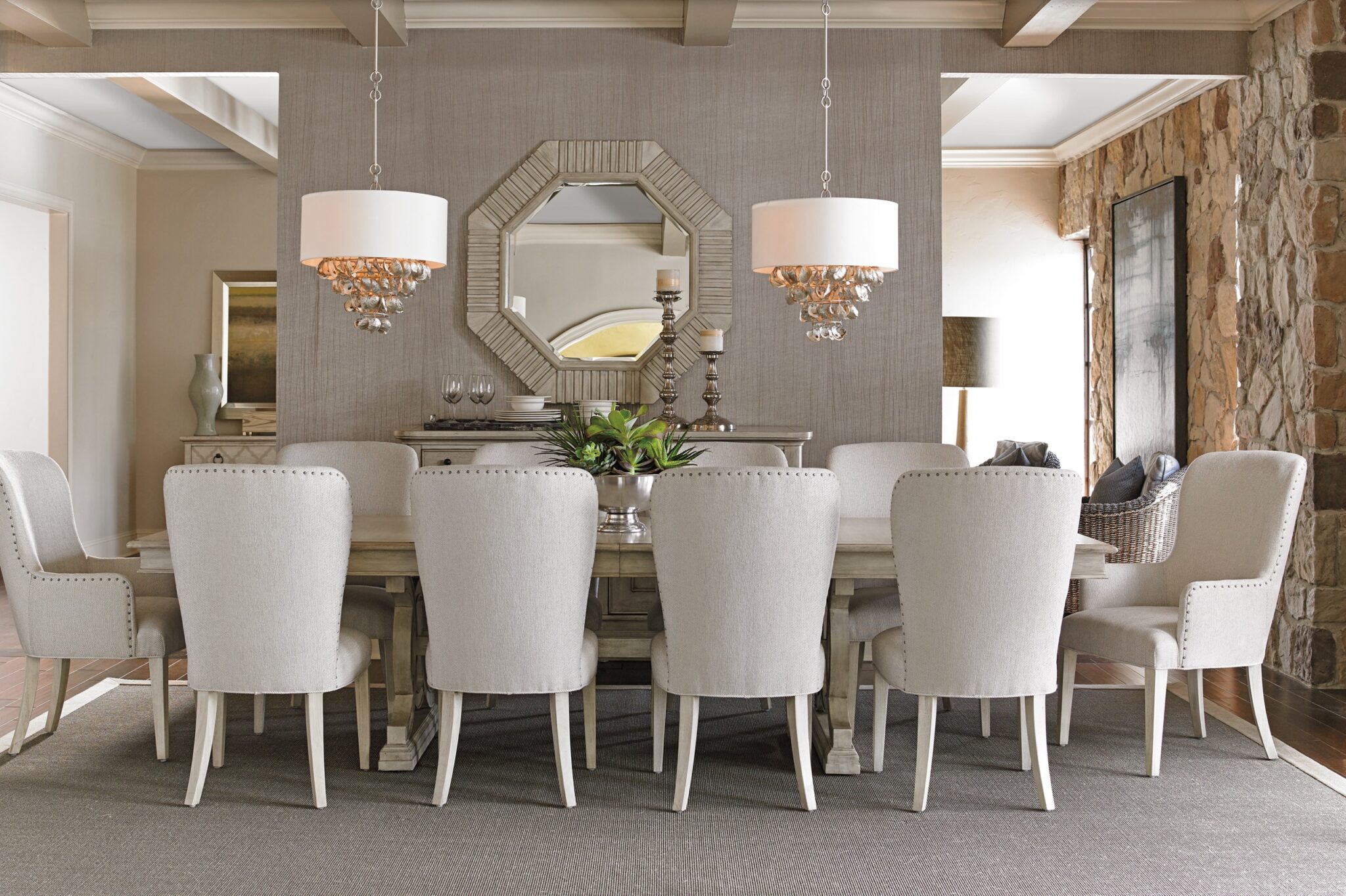 Colors to Use and Avoid When Decorating the Dining Room