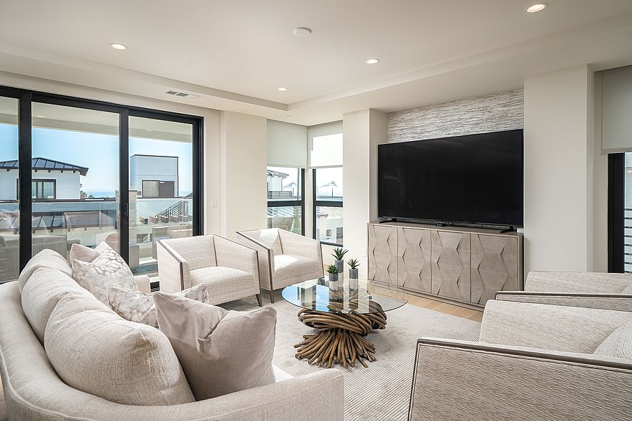 Select a coffee table with character and personality to bring life to your living room or family room. 